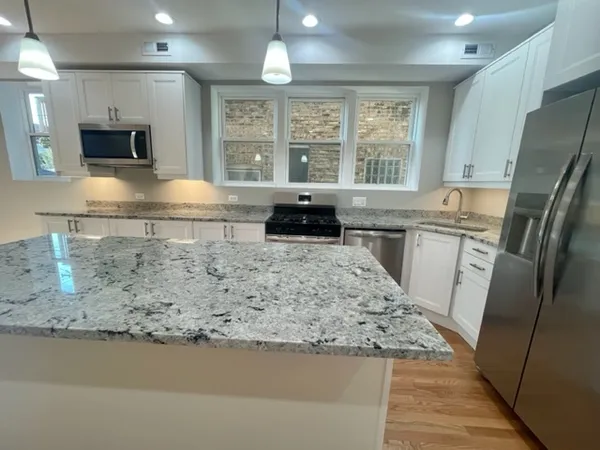 $3,100 | 5506 North Glenwood Avenue, Unit 1, Chicago, IL 60640