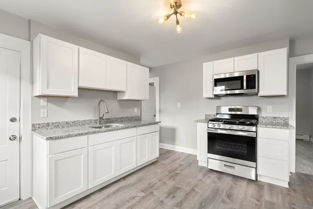 $2,300 | 19 Shawmut Avenue, Unit 1, New Bedford, MA 02740