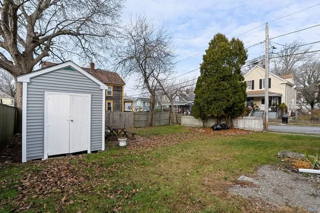 $2,300 | 19 Shawmut Avenue, Unit 1, New Bedford, MA 02740