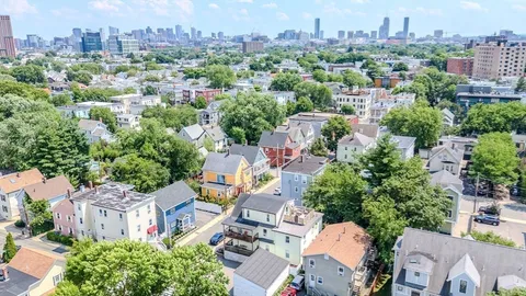 $1,200,000 | 29 Hanson Street, Unit 1, Somerville, MA 02143