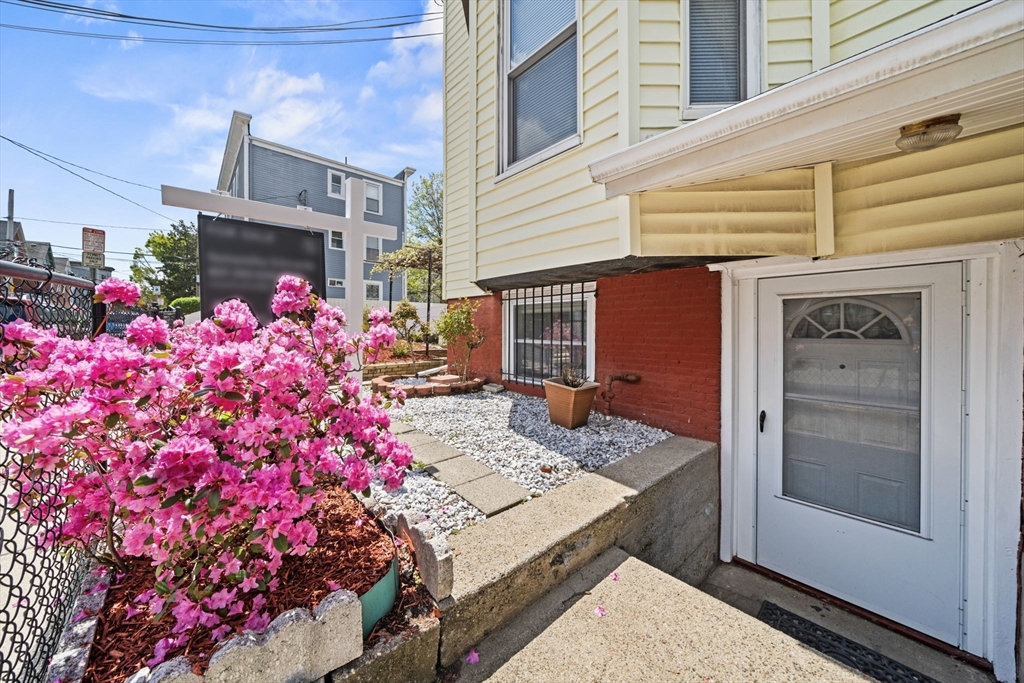 29 Hanson Street, Unit 1 Somerville, MA 02143 - Photo 4 of 40 a front view of a house