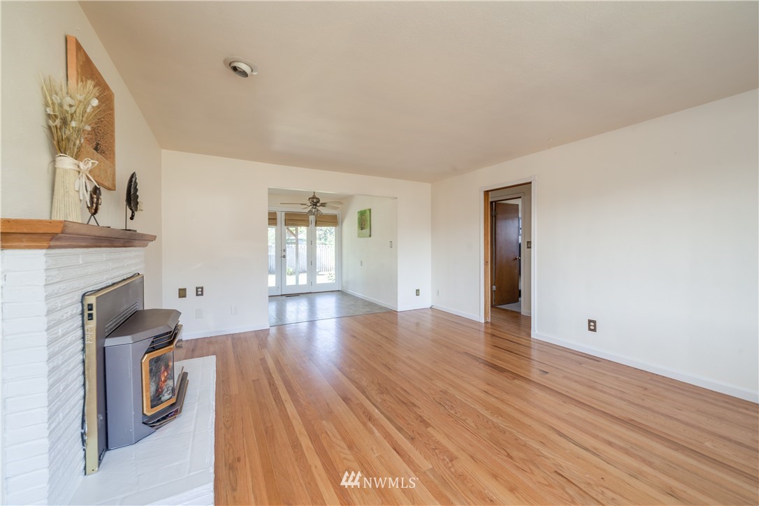 111 R Street Northeast Auburn, WA 98002 - Photo 3 of 19