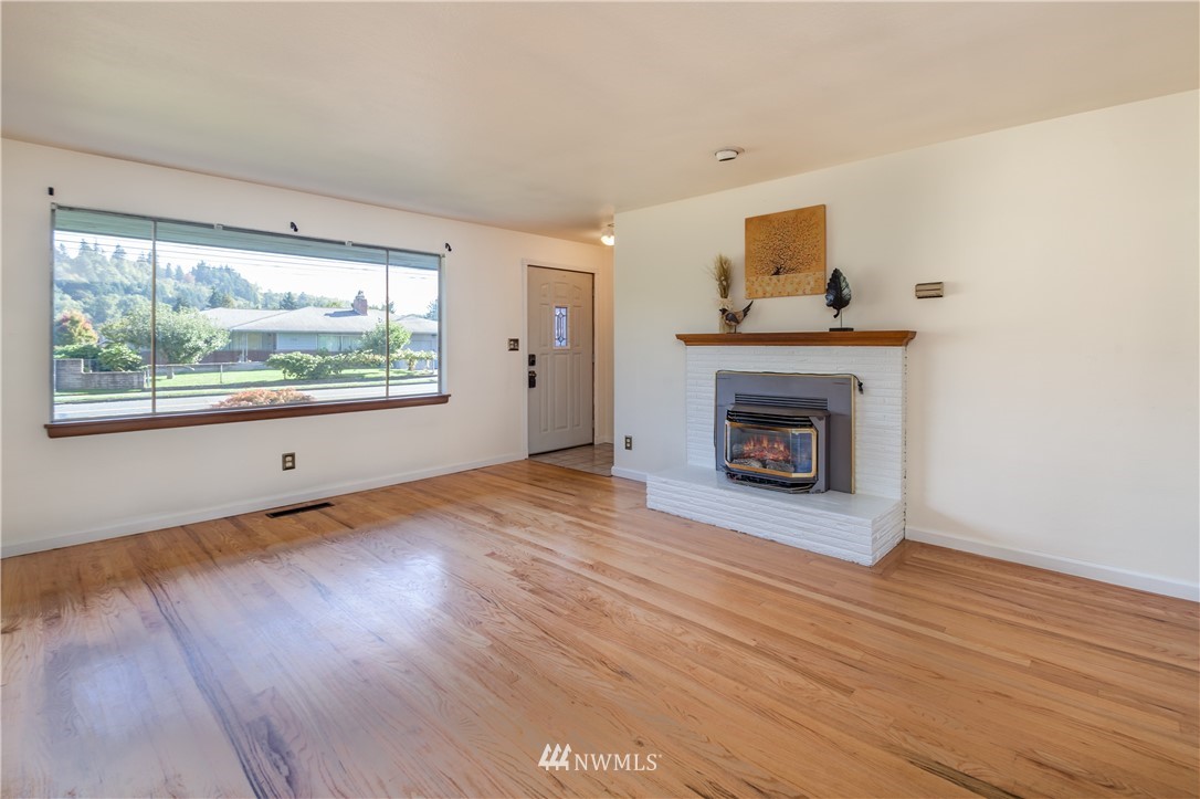 111 R Street Northeast Auburn, WA 98002 - Photo 4 of 19