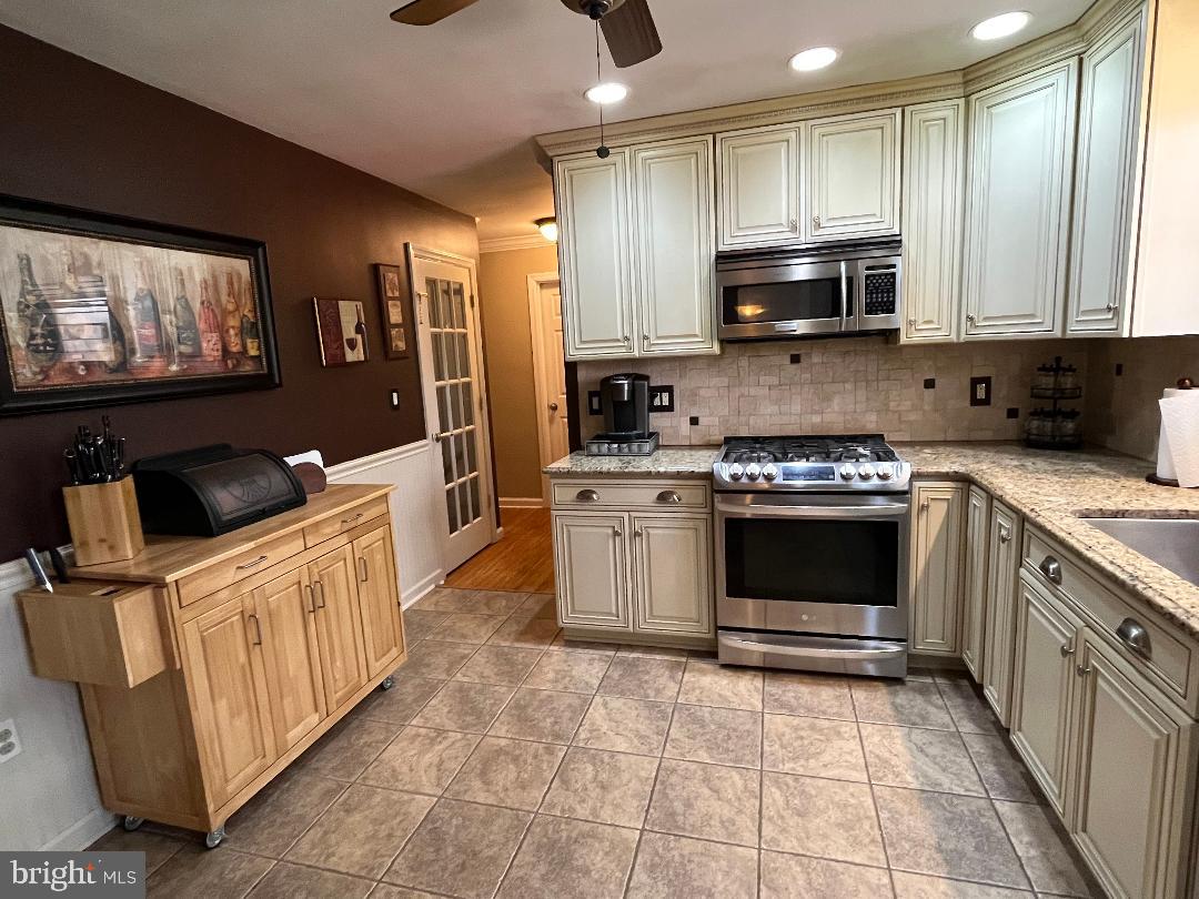 38 Roxboro Road Lawrenceville, NJ 08648 - Photo 17 of 64