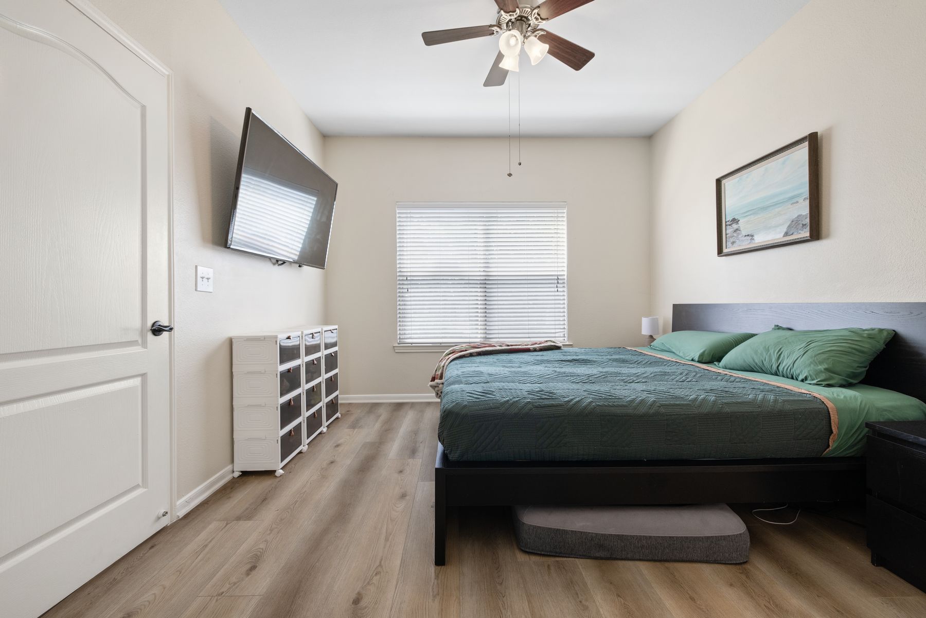 6000 Shepherd Mountain Cove, Unit 302 Austin, TX 78730 - Photo 16 of 22 a bedroom with a bed and a flat screen tv