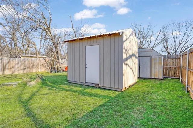 $250,000 | 307 North Carter Street, Howe, TX 75459