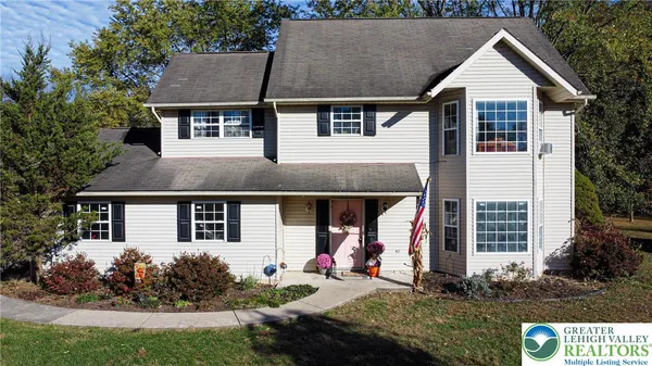 a view front of house with entertaining space