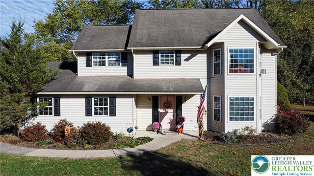 a view front of house with entertaining space
