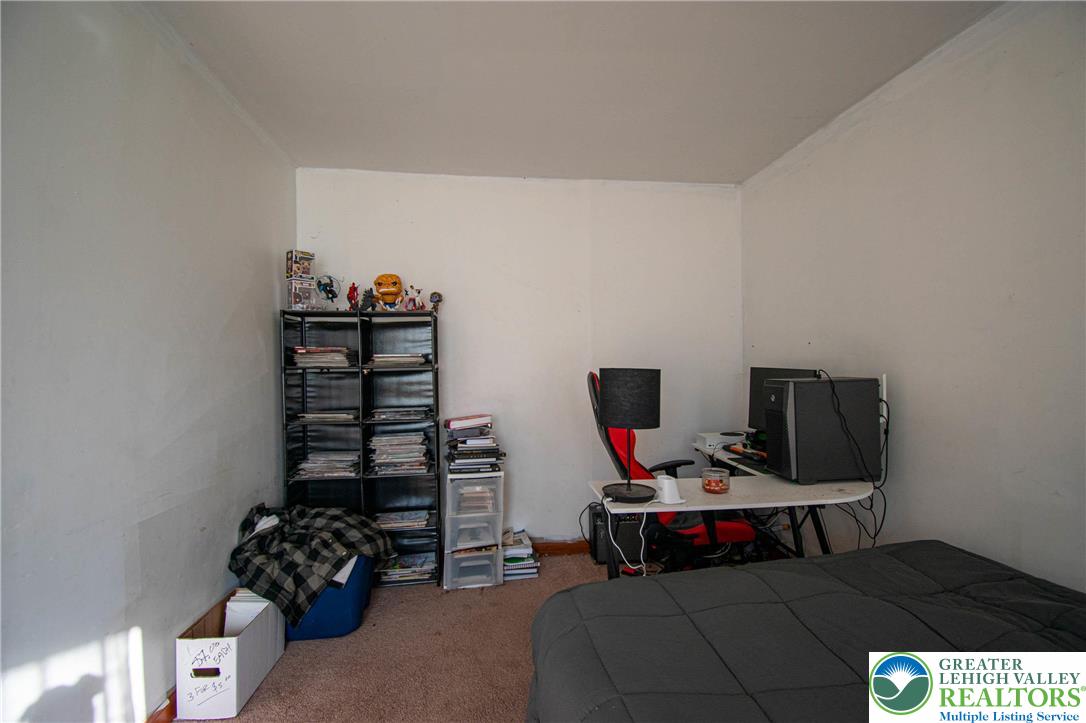 160 Grassy Road Kunkletown, PA 18058 - Photo 17 of 44 a room with furniture and gym equipment