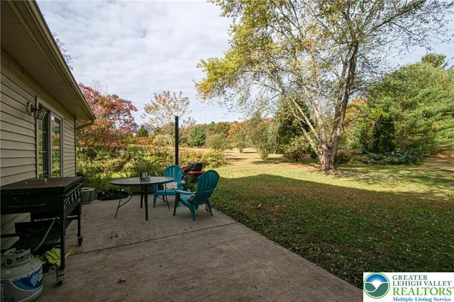 a view of a garden with lawn chairs