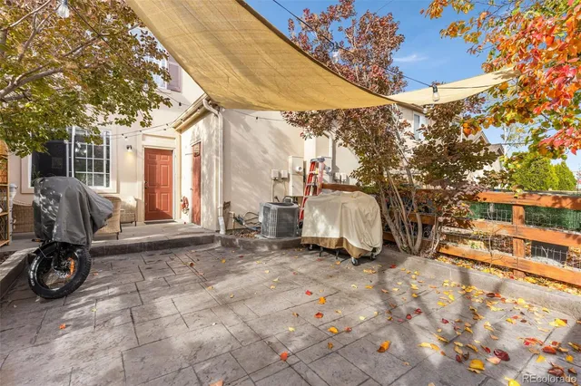 a view of a car park in front of house