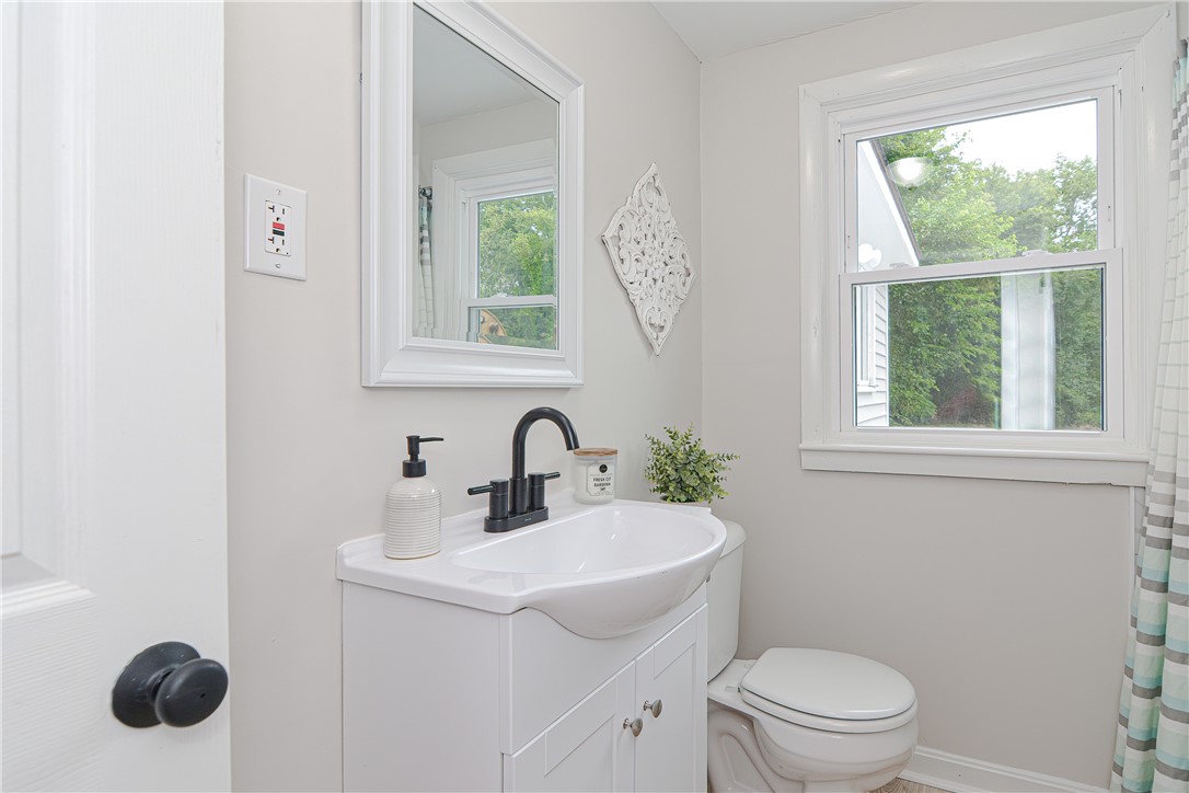 1519 Hope Road Cranston, RI 02831 - Photo 12 of 23