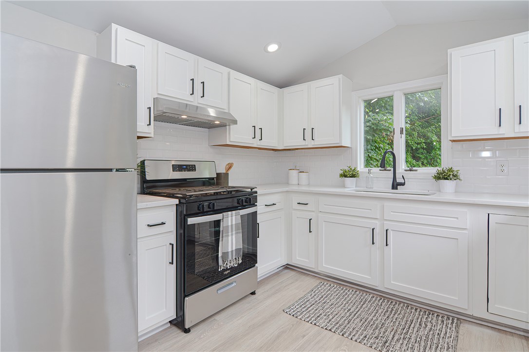 1519 Hope Road Cranston, RI 02831 - Photo 5 of 23