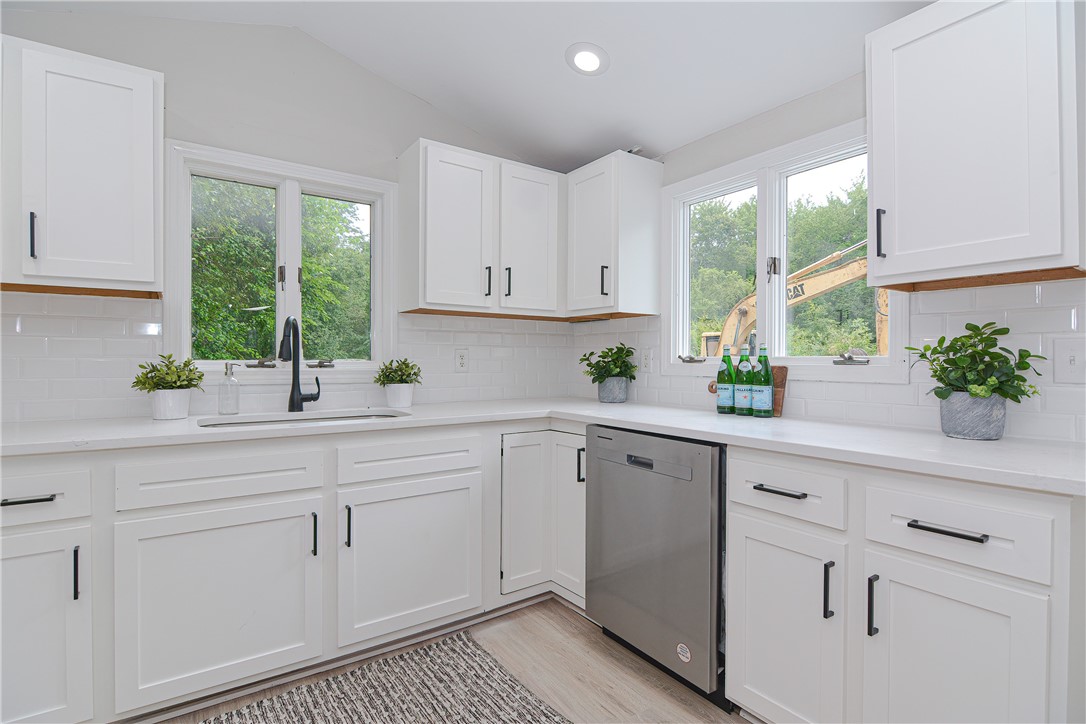 1519 Hope Road Cranston, RI 02831 - Photo 6 of 23