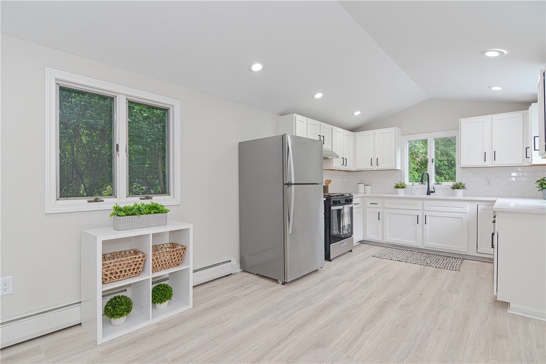 1519 Hope Road Cranston, RI 02831 - Photo 7 of 23