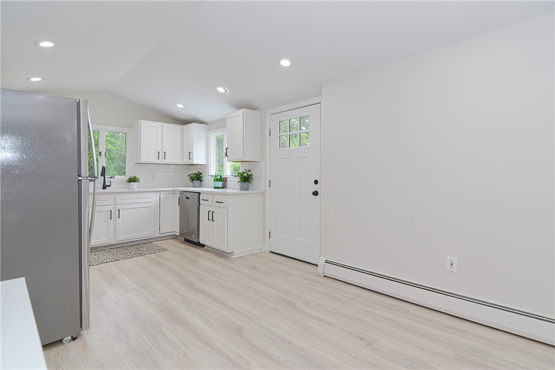 1519 Hope Road Cranston, RI 02831 - Photo 8 of 23