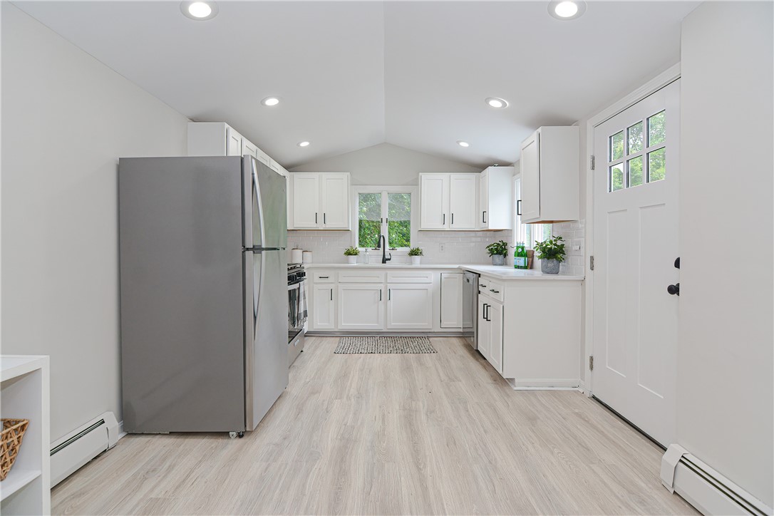 1519 Hope Road Cranston, RI 02831 - Photo 9 of 23