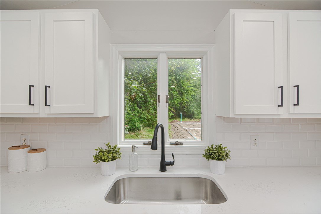 1519 Hope Road Cranston, RI 02831 - Photo 10 of 23