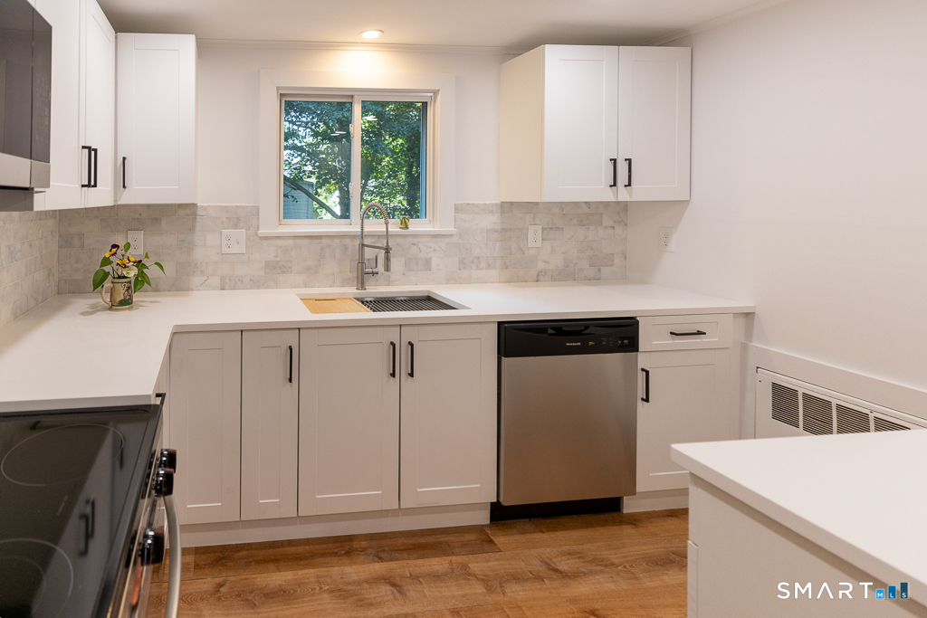 35 School House Road Old Saybrook, CT 06475 - Photo 13 of 37 Gallery Image 13