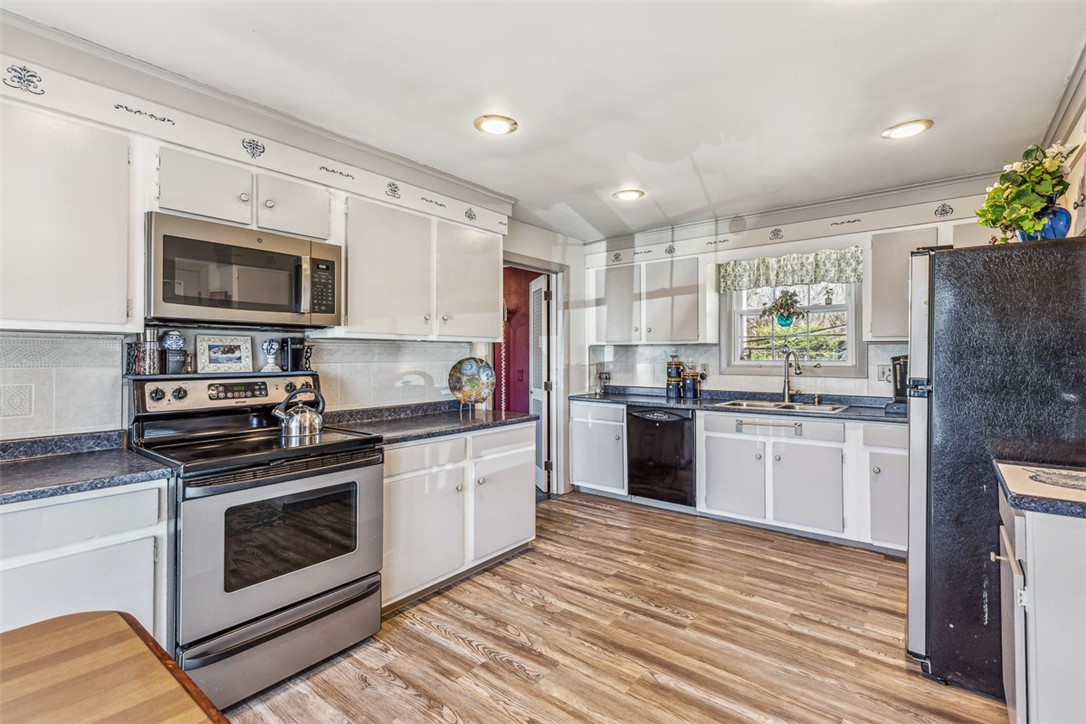 7 Robert Street Smithfield, RI 02828 - Photo 17 of 43