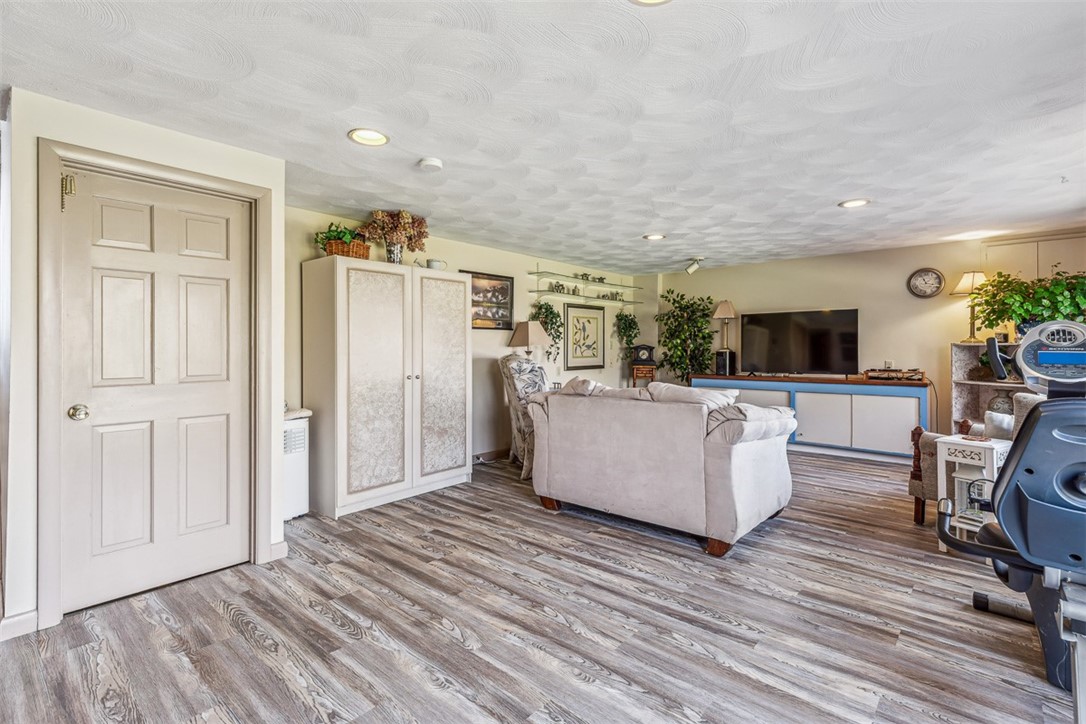 7 Robert Street Smithfield, RI 02828 - Photo 33 of 43