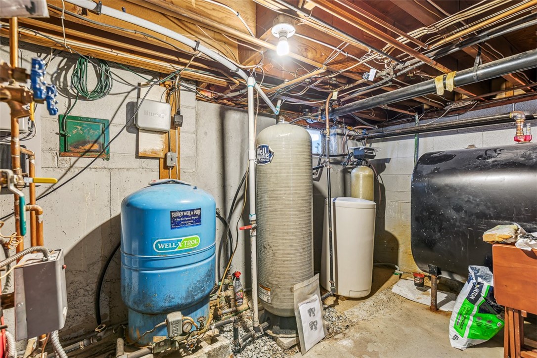 7 Robert Street Smithfield, RI 02828 - Photo 37 of 43