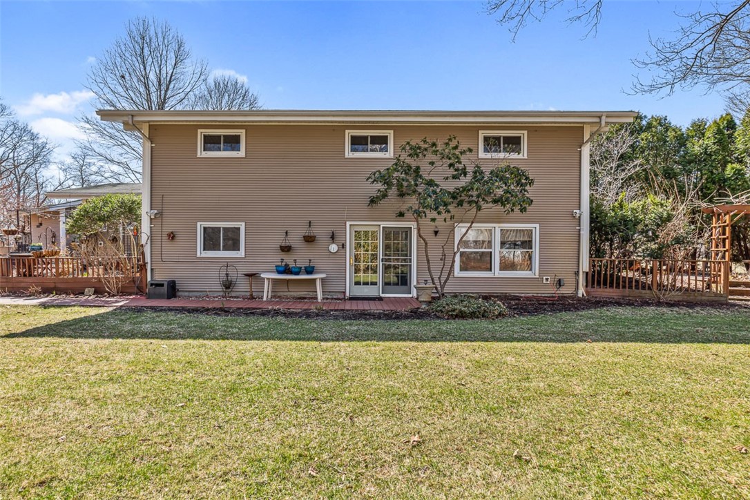 7 Robert Street Smithfield, RI 02828 - Photo 40 of 43