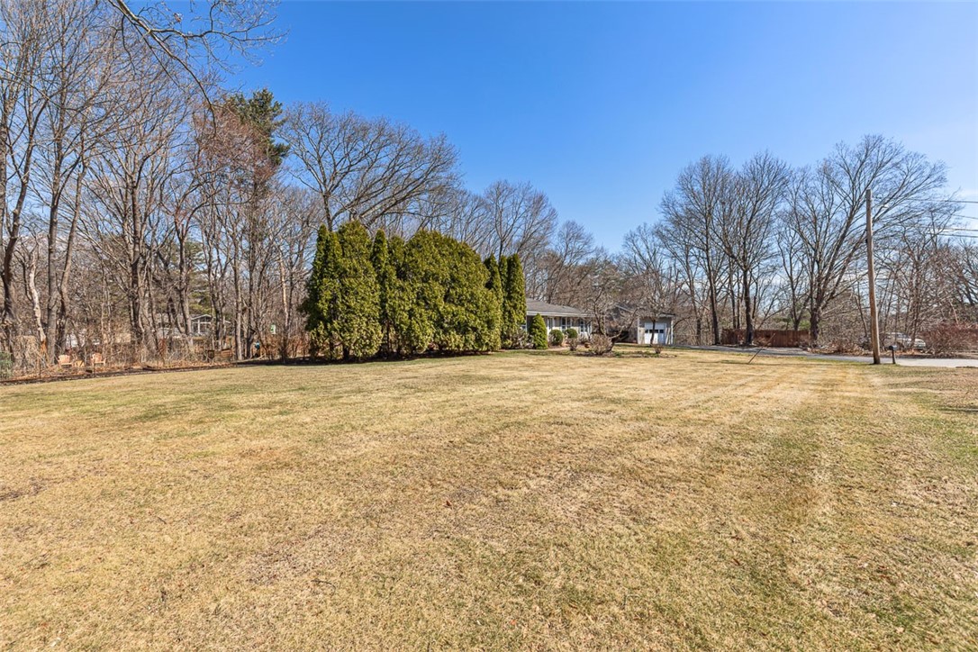 7 Robert Street Smithfield, RI 02828 - Photo 4 of 43