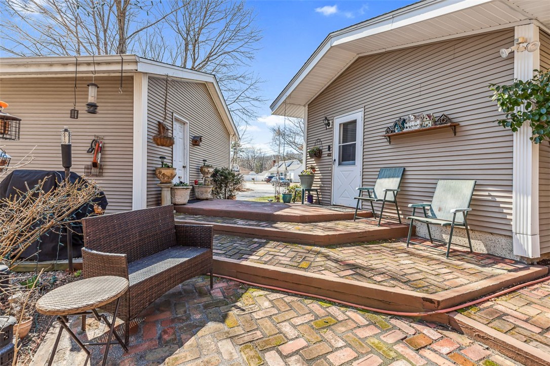 7 Robert Street Smithfield, RI 02828 - Photo 41 of 43