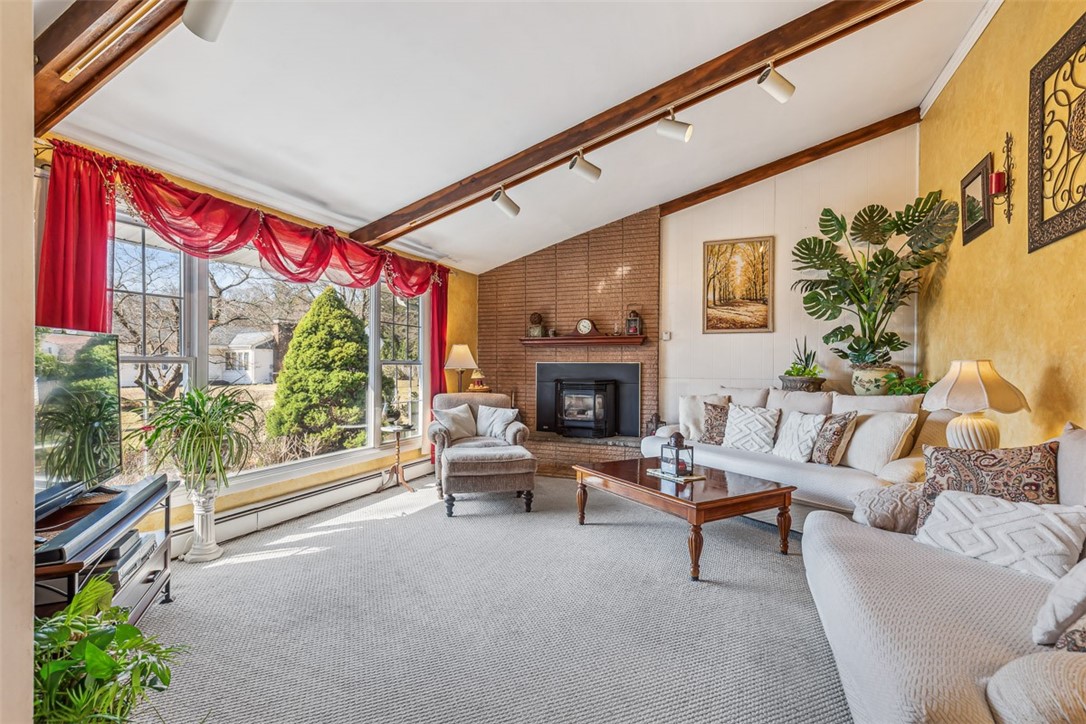 7 Robert Street Smithfield, RI 02828 - Photo 6 of 43