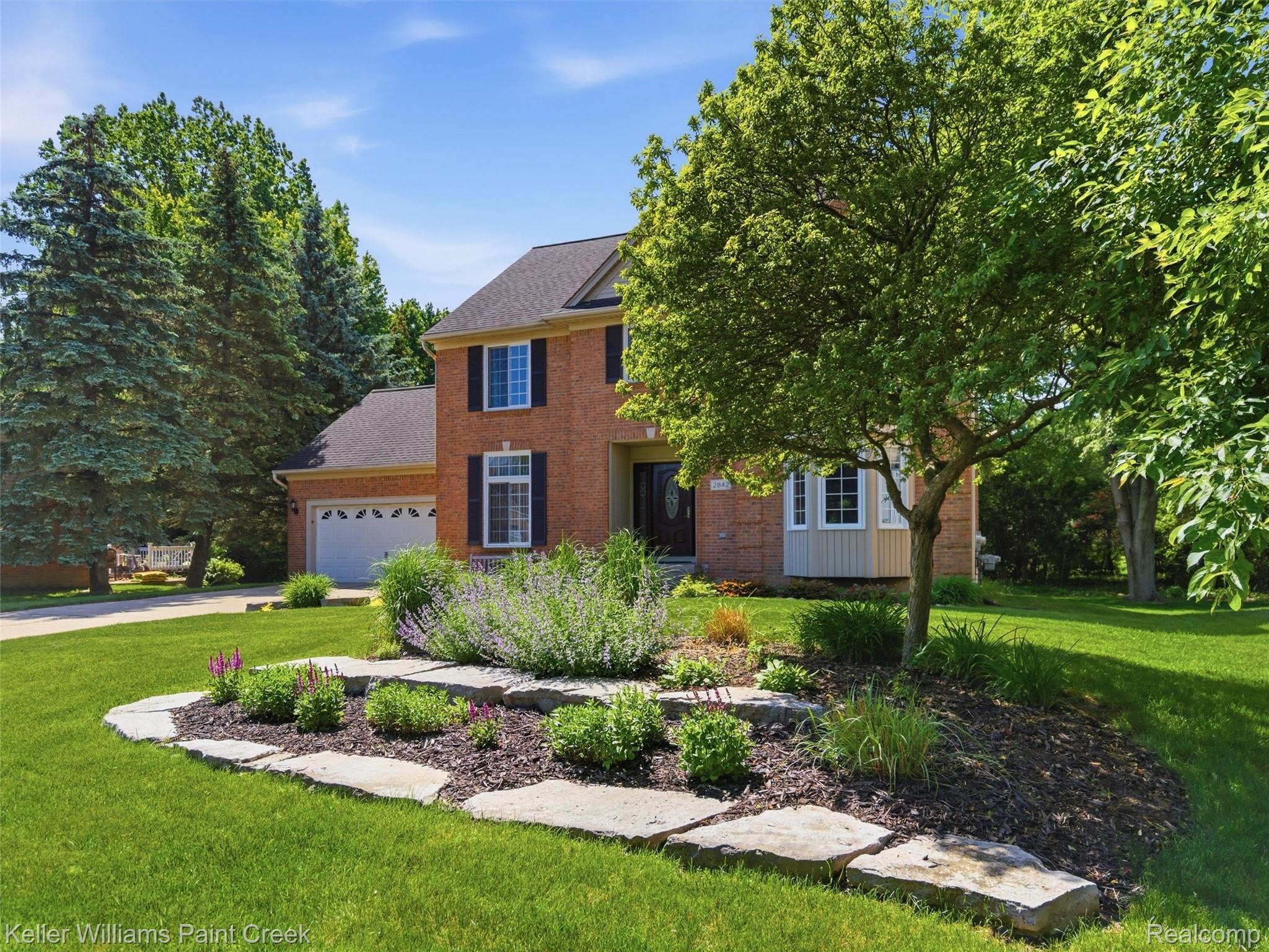 2842 Manorwood Road Troy, MI 48085 - Photo 5 of 72 Traditional brick facade residence with a two-car garage