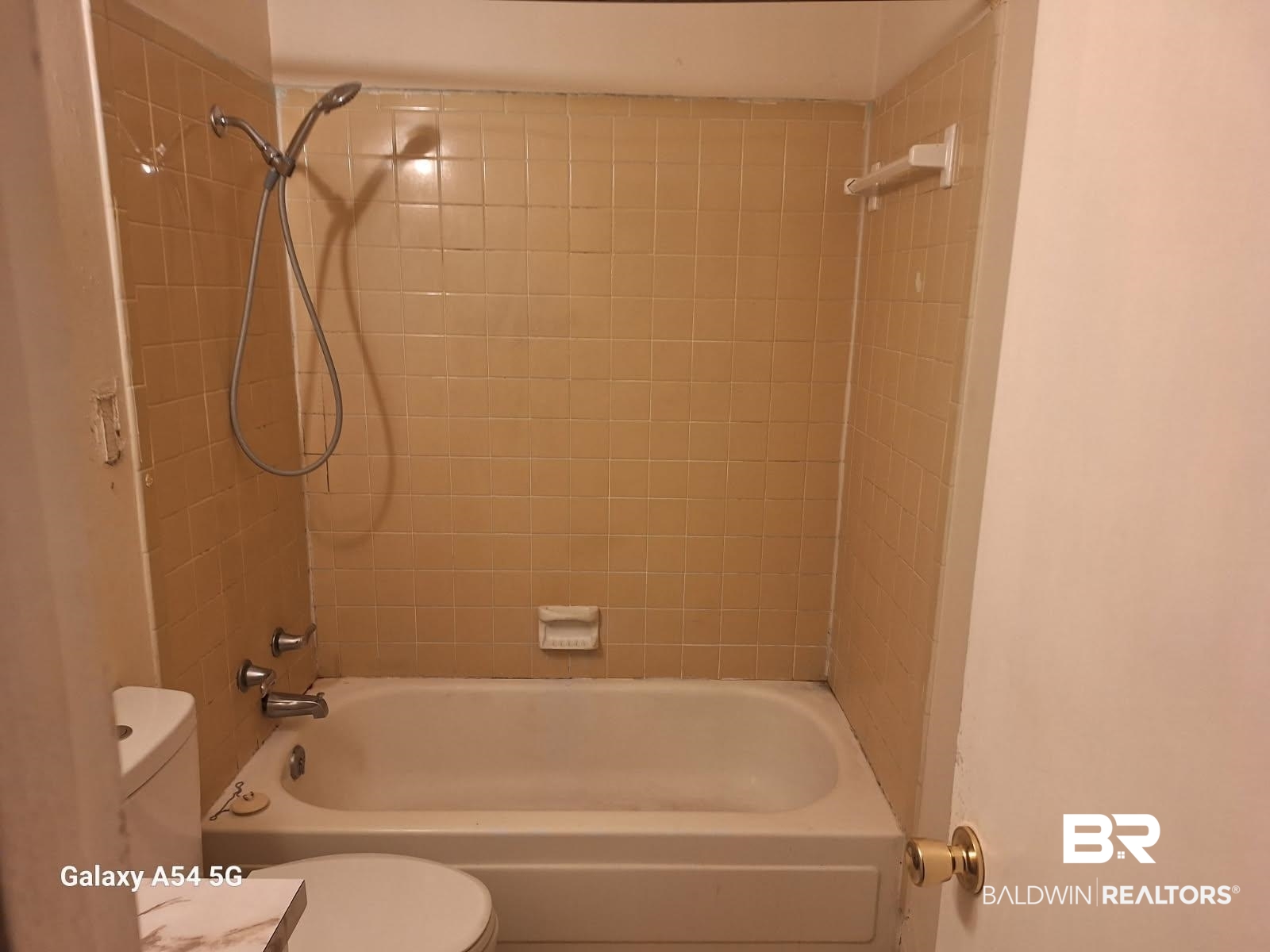 2211 Wolf Ridge Road, Unit B Mobile, AL 36618 - Photo 3 of 6 Bath