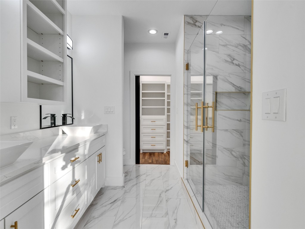 237 Hahlo Street Houston, TX 77020 - Photo 11 of 23 a bathroom with a bathtub and a shower
