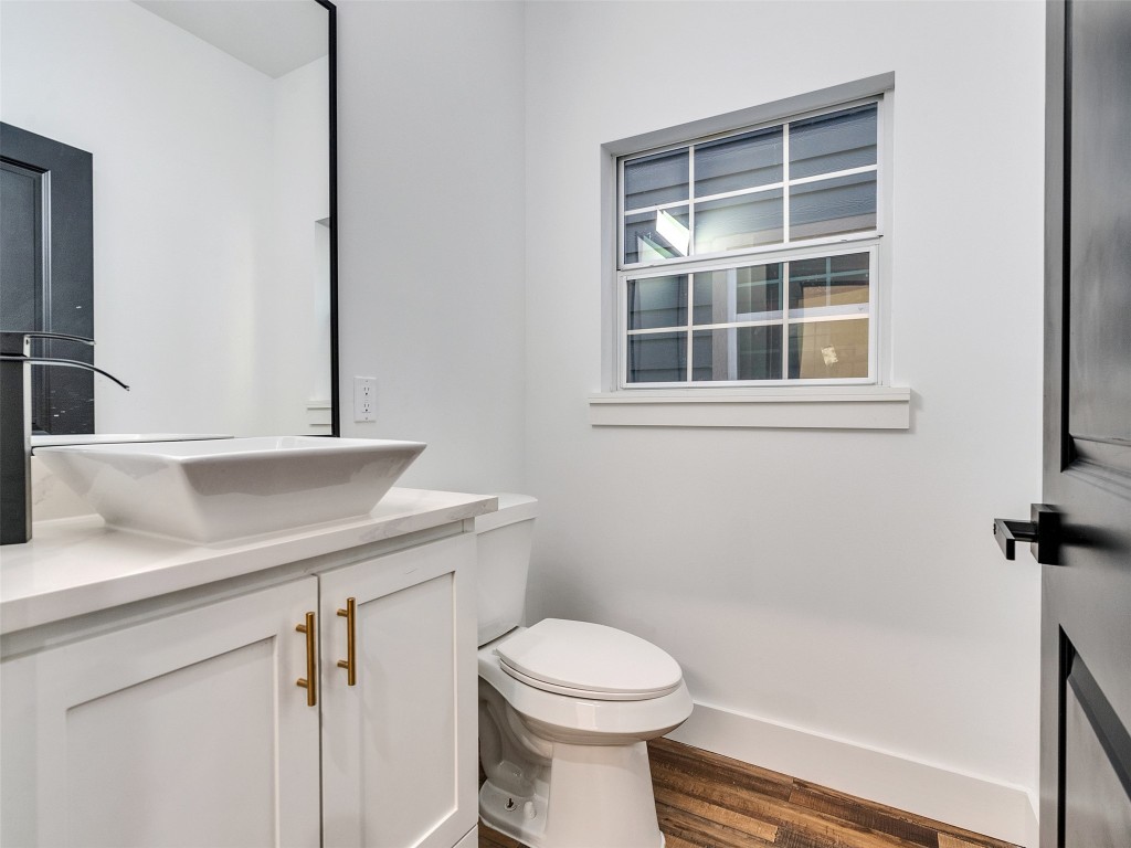 237 Hahlo Street Houston, TX 77020 - Photo 18 of 23 a bathroom with a sink a toilet and shower