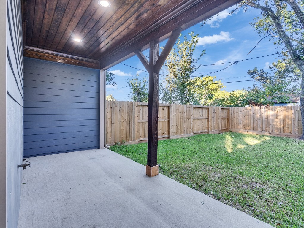 237 Hahlo Street Houston, TX 77020 - Photo 19 of 23 a view of a backyard with wooden fence and floor to ceiling window