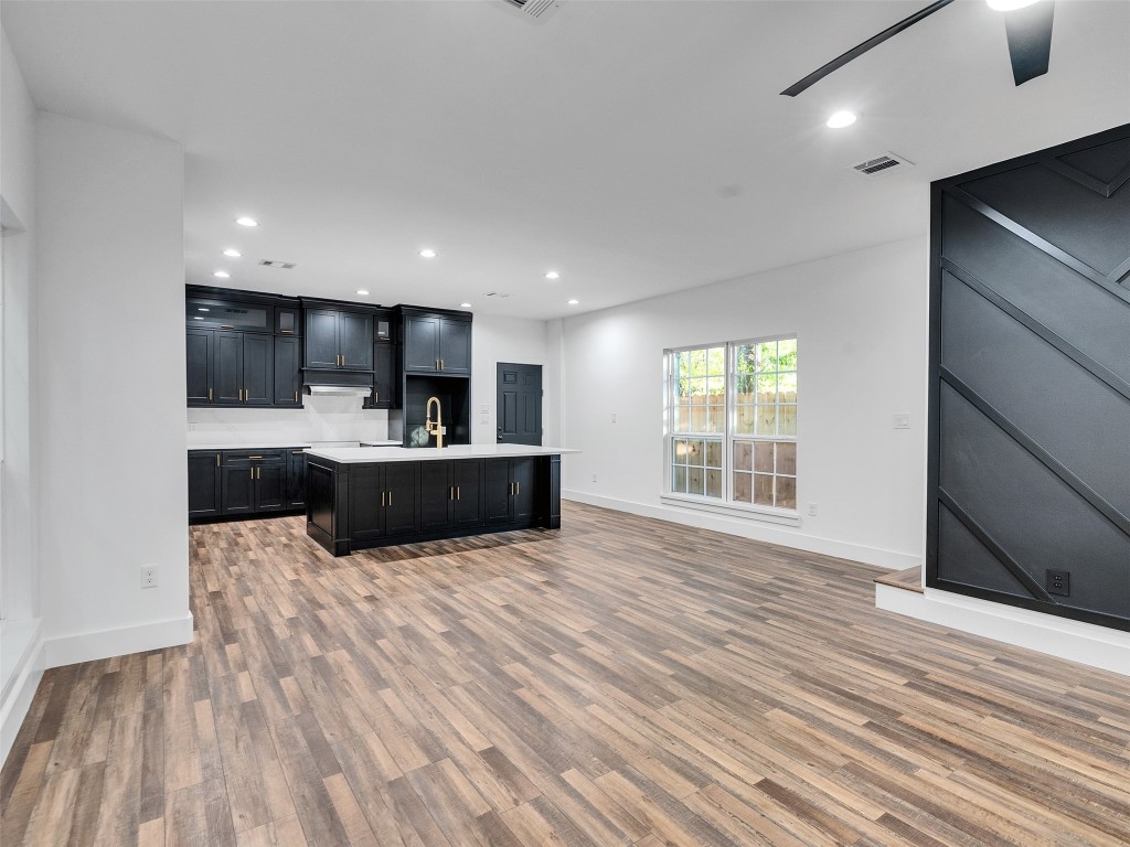 237 Hahlo Street Houston, TX 77020 - Photo 7 of 23 a view of kitchen with microwave oven and cabinets