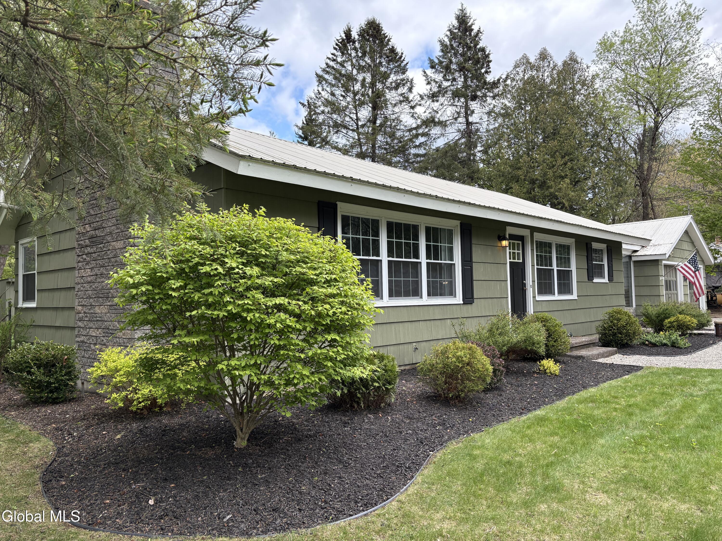 13 Laurel Road Moreau, NY 12828 - Photo 5 of 34 IMG_6168