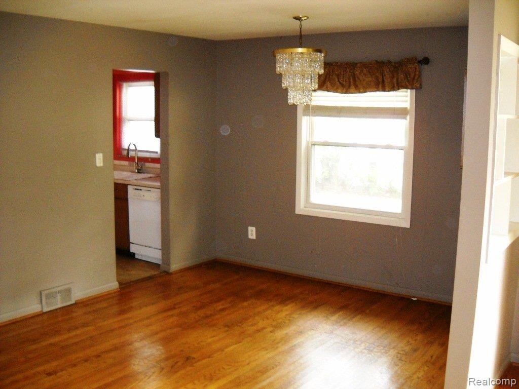 3618 Rockingham Road Royal Oak, MI 48073 - Photo 5 of 11 Dining Room