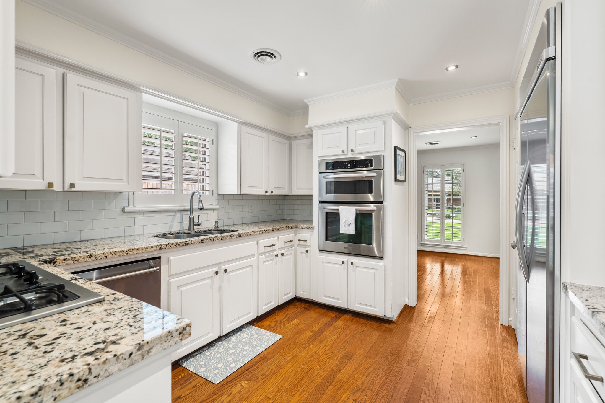 10215 Green Tree Road Houston, TX 77042 - Photo 6 of 27