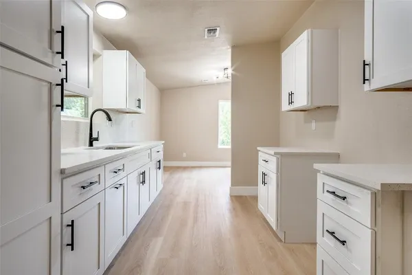 $1,450 | 2406 White Oak Trail, Granbury, TX 76048