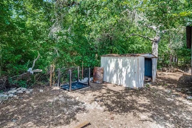 a view of a barn in the middle of a yard