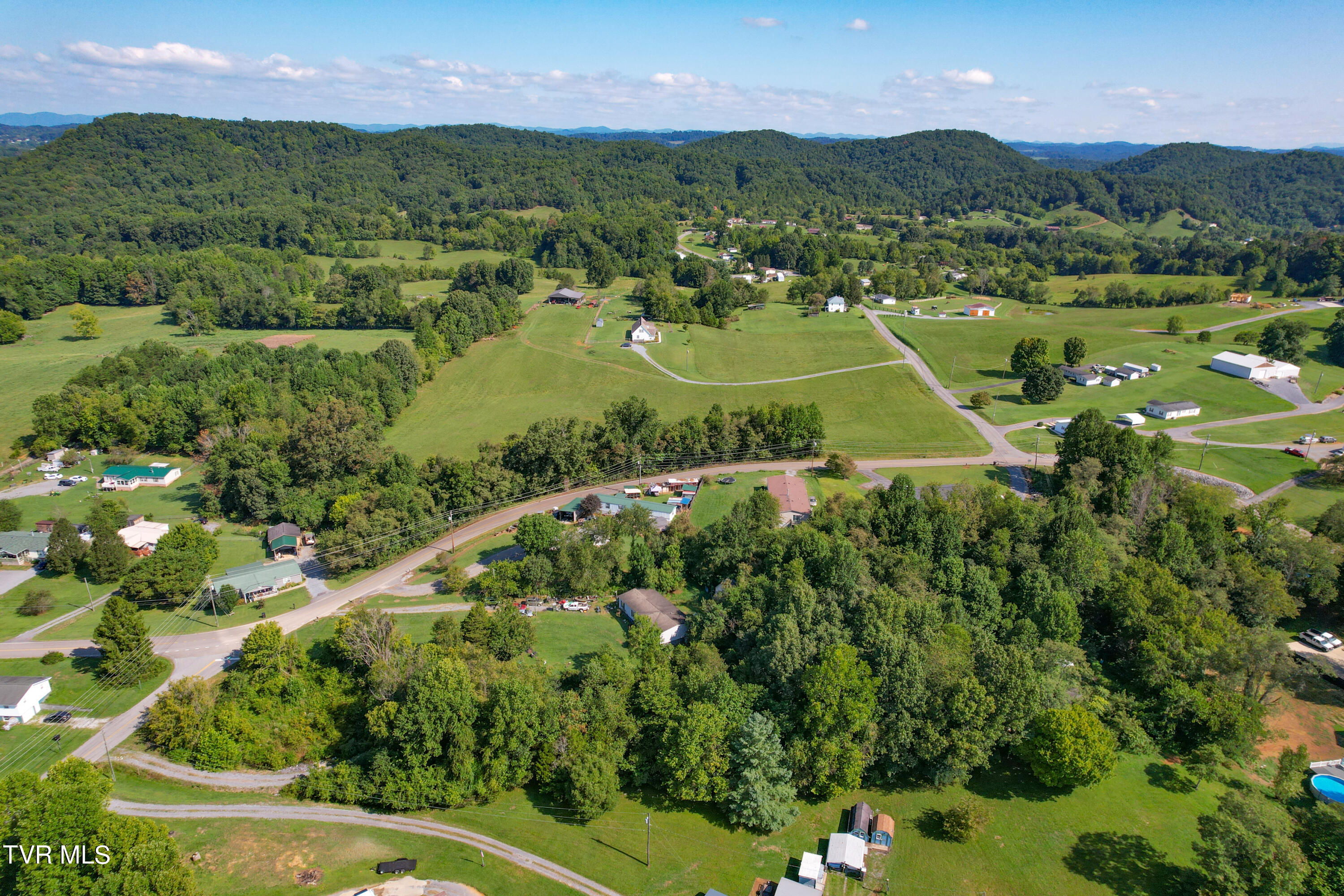 744 Ridge Drive, Unit 6 Piney Flats, TN 37686 - Photo 6 of 26 744 Ridge Rd_-29