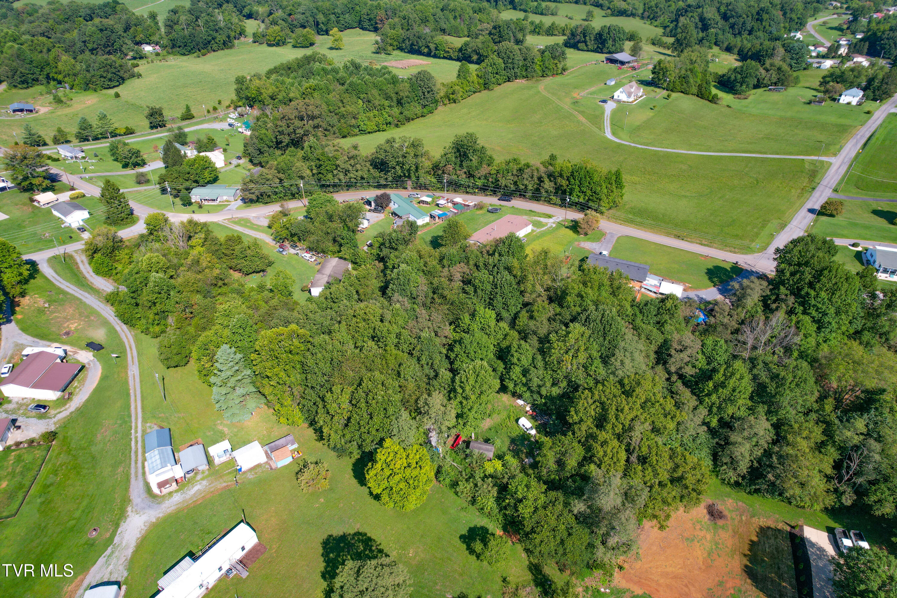 744 Ridge Drive, Unit 6 Piney Flats, TN 37686 - Photo 7 of 26 744 Ridge Rd_-26