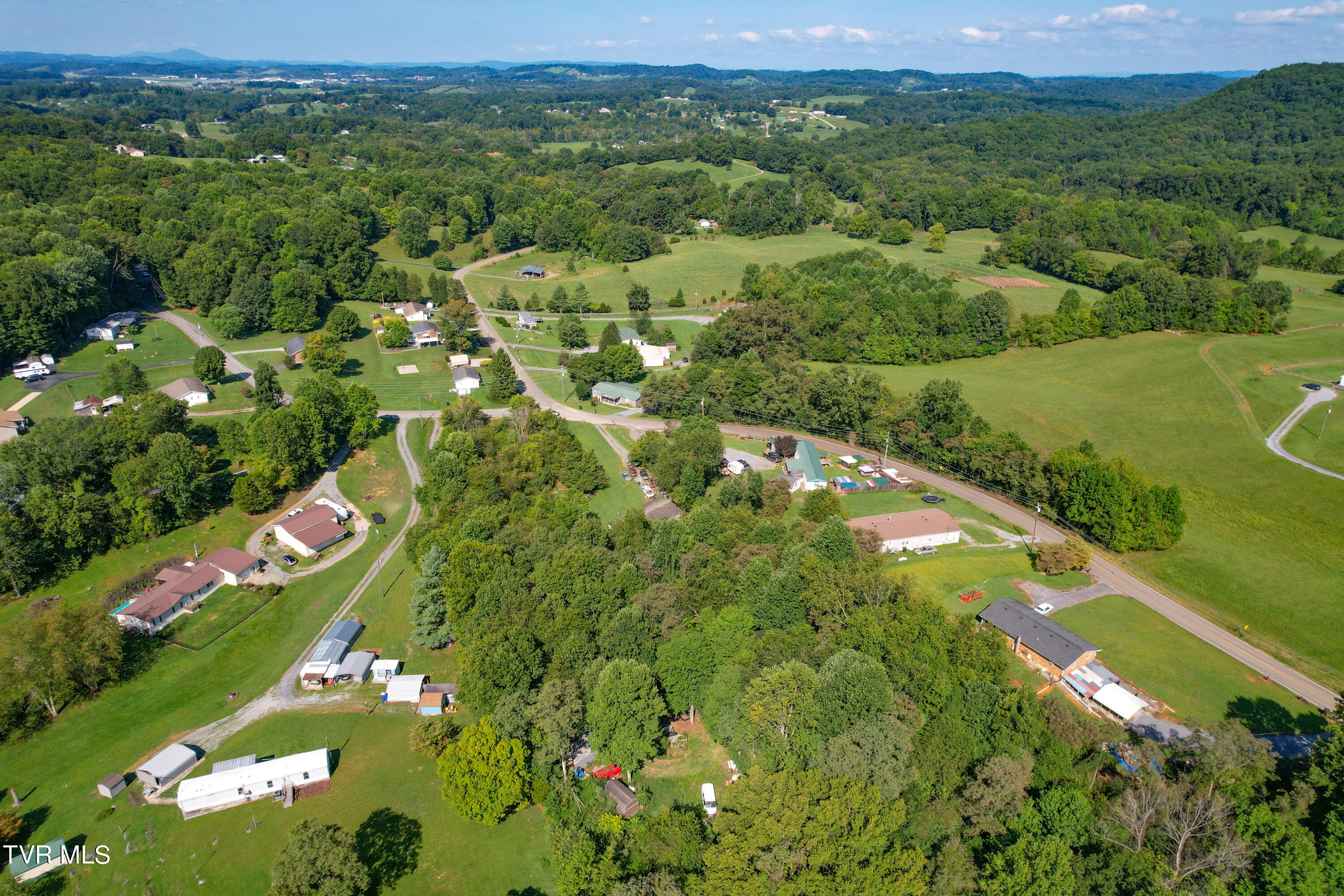 744 Ridge Drive, Unit 6 Piney Flats, TN 37686 - Photo 8 of 26 744 Ridge Rd_-25