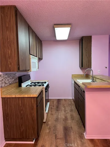 $1,800 | 15209 Santa Gertrudes Avenue, Unit X211, La Mirada, CA 90638