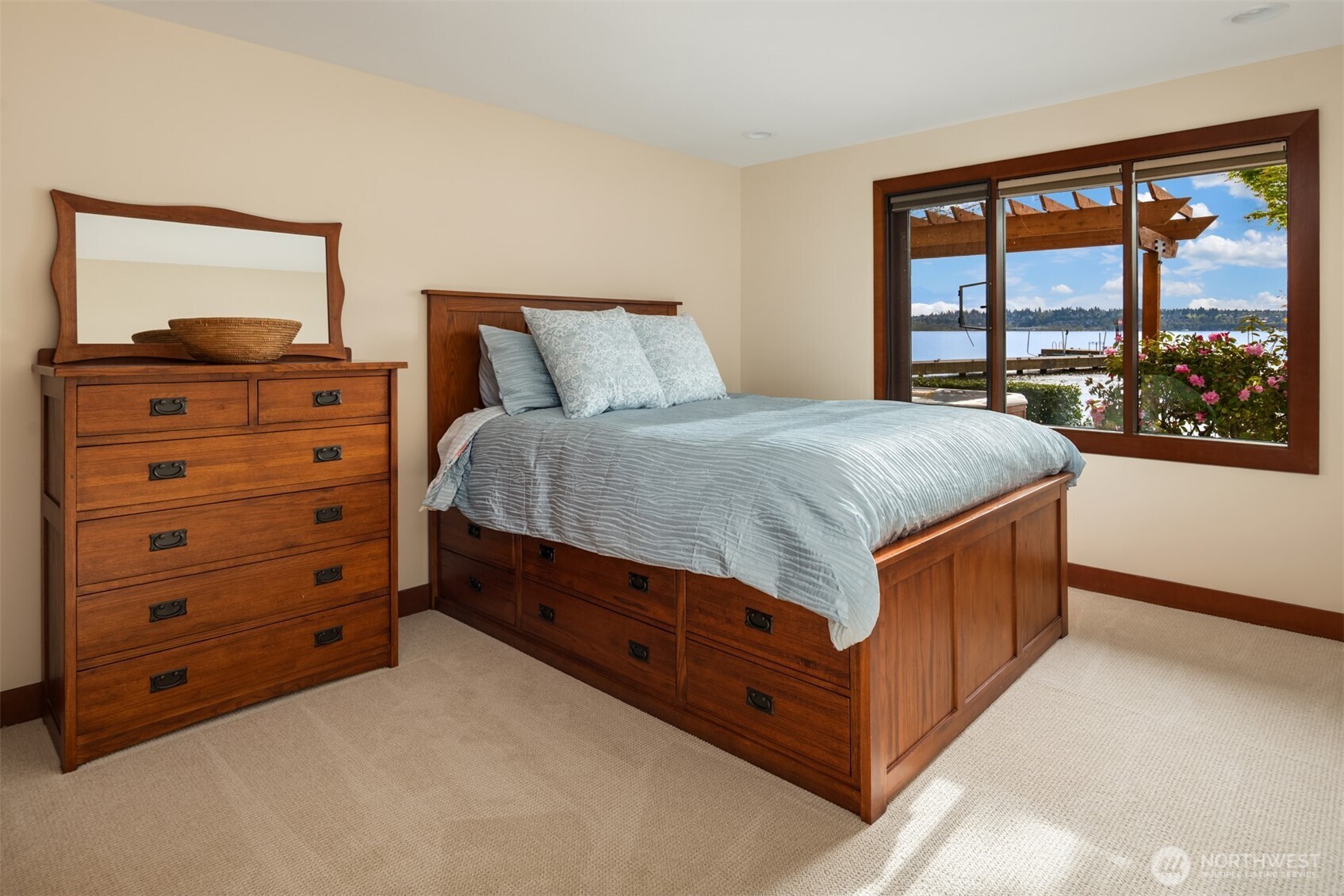 2095 Rose Point Lane Kirkland, WA 98033 - Photo 13 of 26