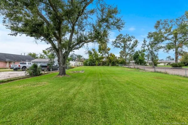 $1,400 | 417 East Claude Street, Lake Charles, LA 70605