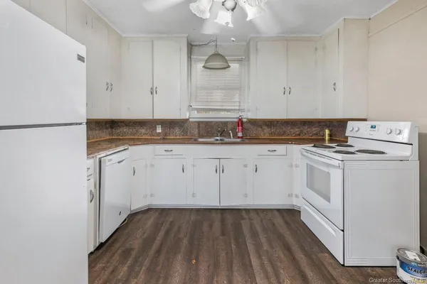 $1,400 | 417 East Claude Street, Lake Charles, LA 70605