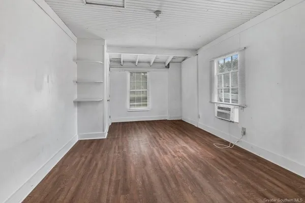 $1,400 | 417 East Claude Street, Lake Charles, LA 70605