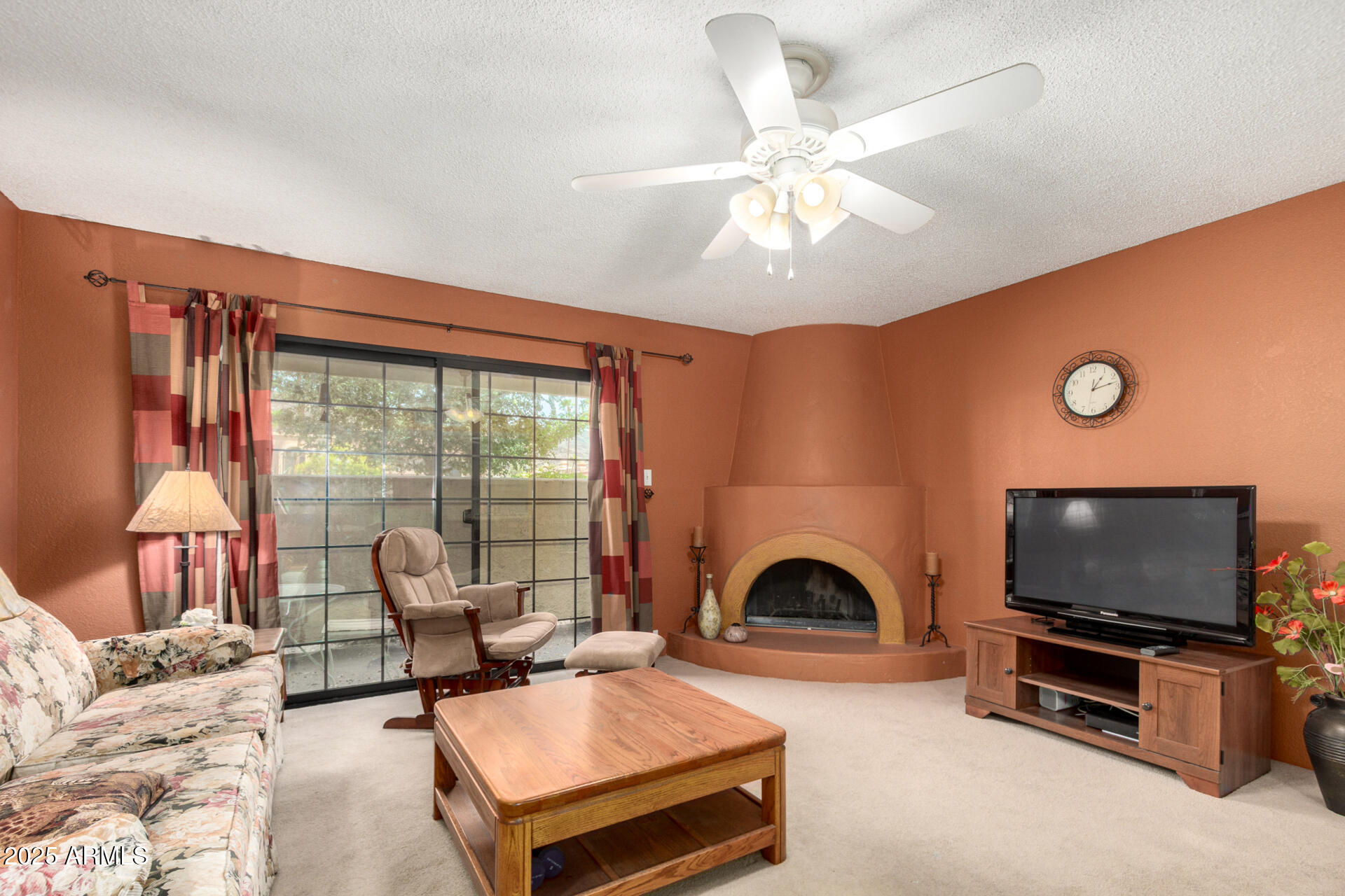 10410 North Cave Creek Road, Unit 1032 Phoenix, AZ 85020 - Photo 5 of 21 Living w Beehive Fireplace